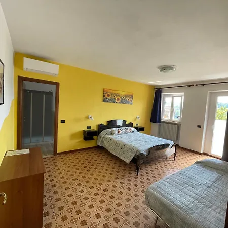 La Tana Di Momo Bed and Breakfast 3*