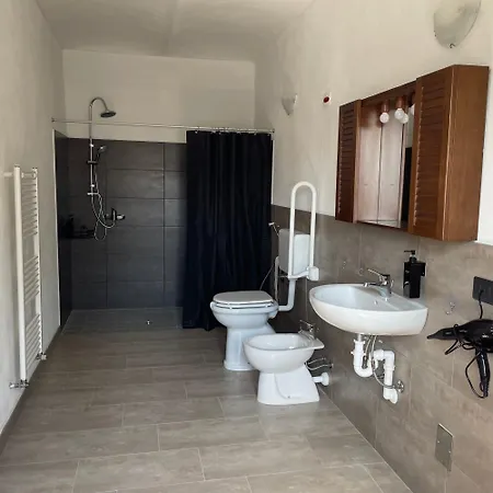 La Tana Di Momo Bed and Breakfast 3*